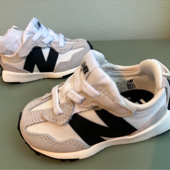 New Balance Gray and White Sneakers Retro-Inspired Design - Picture 2 of 8